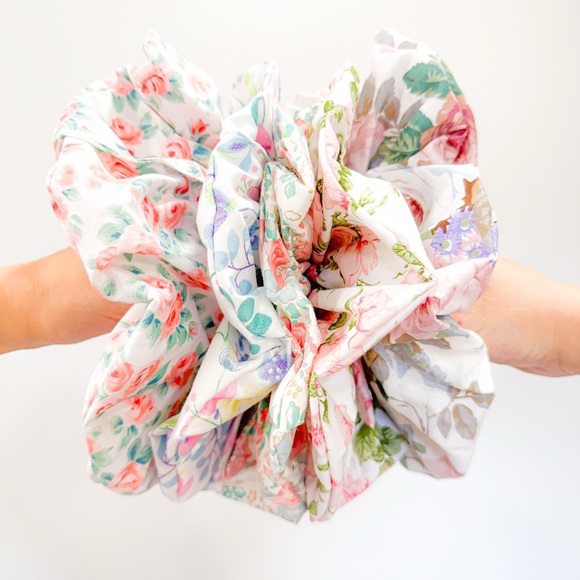 Floral Patterned Scrunchies Set